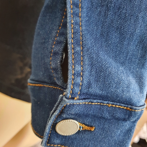 NWT Crossroads denim jacket Blue Size 12 with hoodie (detachable) - Picture 6 of 8